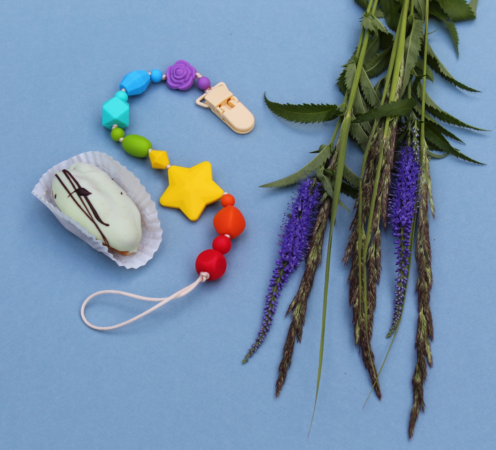 Силиконовый держатель на клипсе Радуга