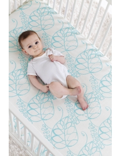 Aden&Anais простынка на матрас бамбуковая Azure Leafy (голубые листья)