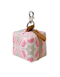 Сумочка для пустышек Petunia Pacifier Porter: Blooming in Brixham